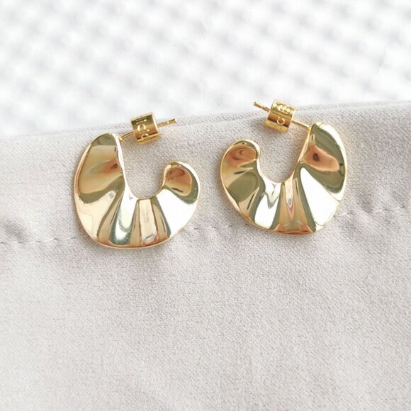 Alicia Bonnie Gold Muse Earrings NEW - Picture 1 of 3